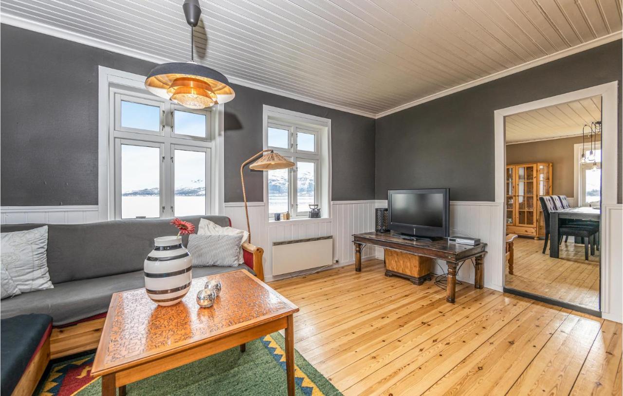Holiday home Kvamsøy Storholmen Sandvik  Eksteriør bilde